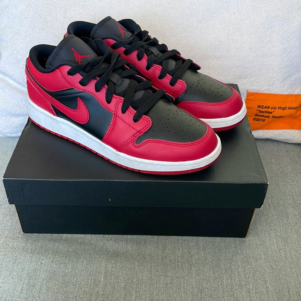 🐞Nike Air Jordan 1 GYM RED lows!